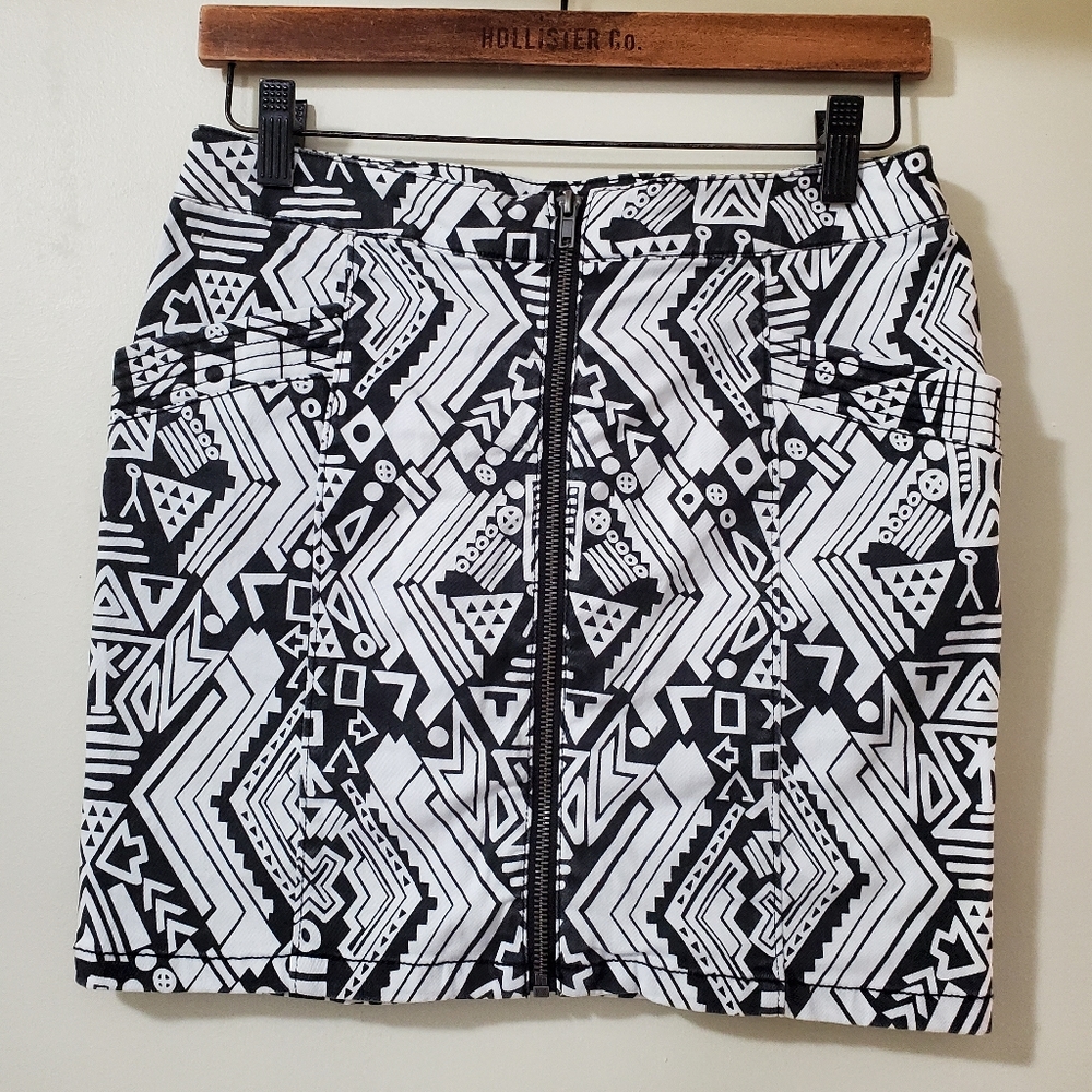 H&M DIVIDED Aztec Zip Up Mini Skirt Black White 8